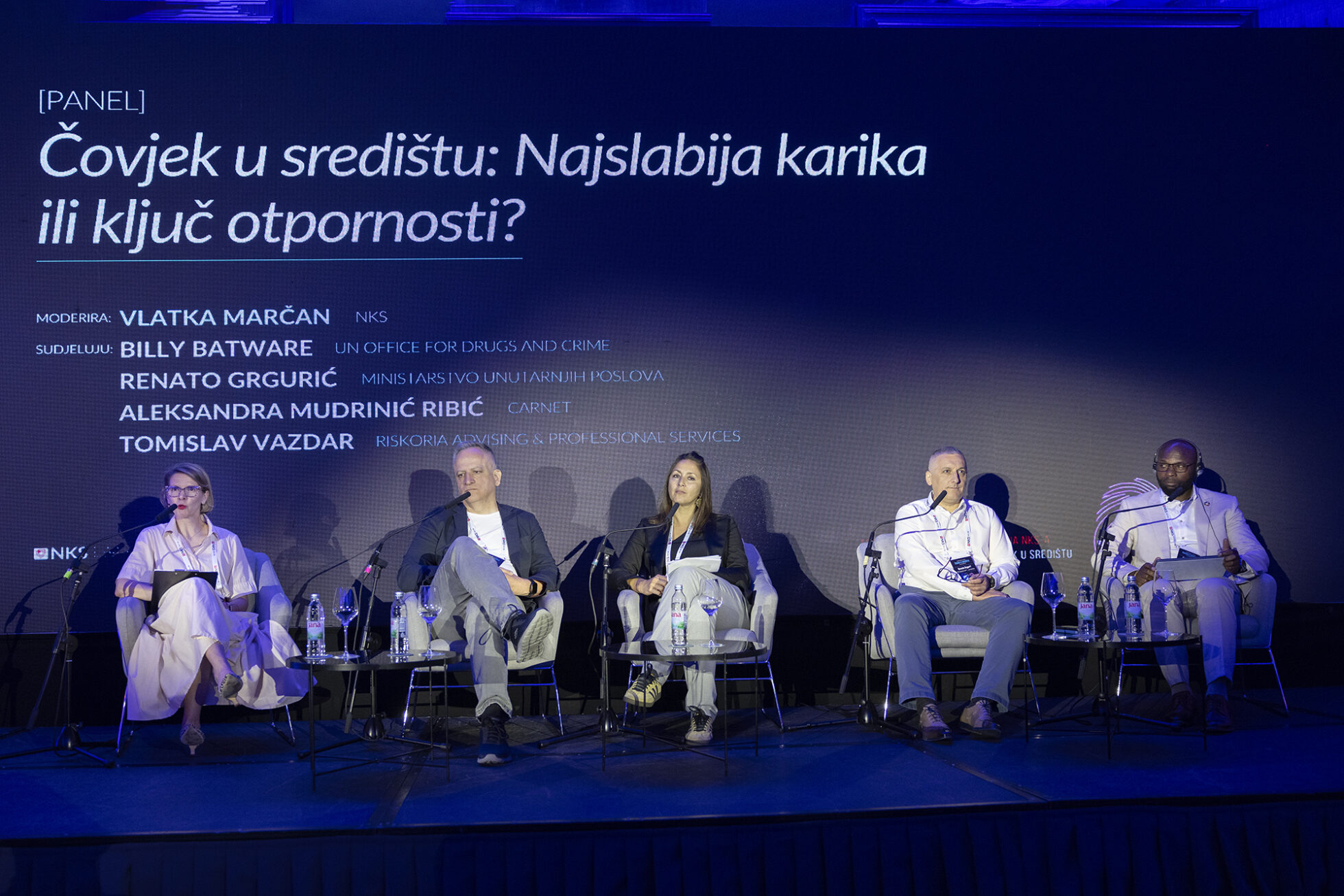 Vlatka Marčan, Billy Batware, renato Grgurić, Aleksandra Mudrinić Ribić i Tomsilav Vazdar na panelu tijekom 3. nacionalne NKS konferencije “Kibernetička sigurnost: Čovjek u središtu”