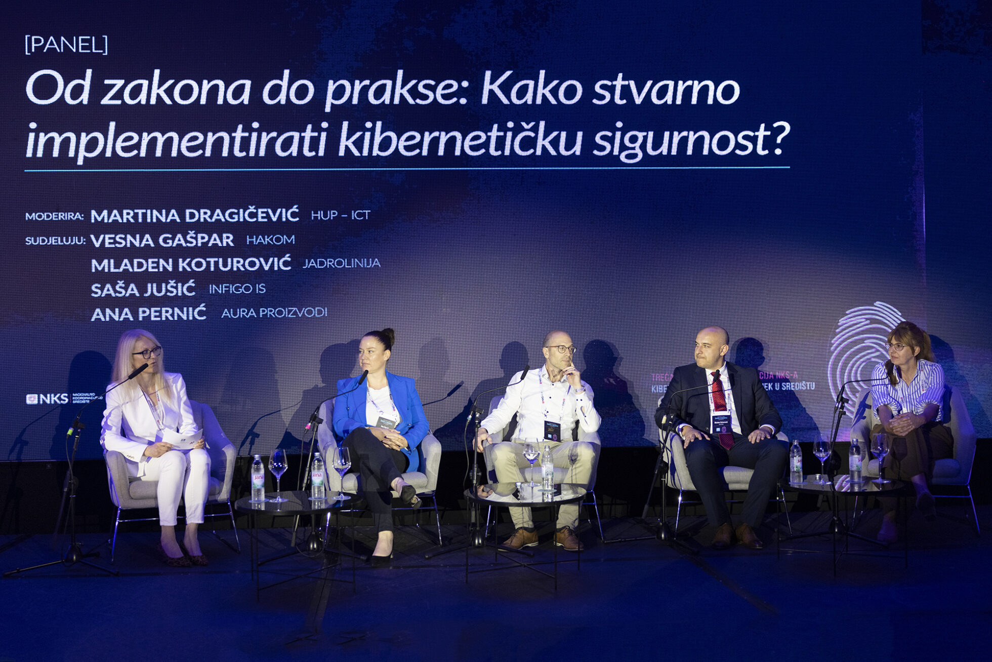 Martina Dragičević, Vesna Gašpar, Mladen Koturović, Saša Jušić i Ana Perinić na panelu tijekom 3. nacionalne NKS konferencije “Kibernetička sigurnost: Čovjek u središtu”