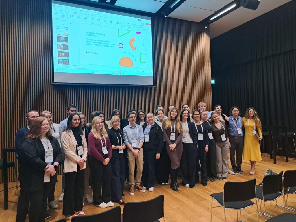 Skupina studenata i sudionika istraživanja u dvorani na konferenciji THECUC.